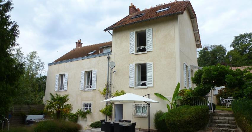 Maison vue du jardin maison à vendre Jouars Pontchartrain